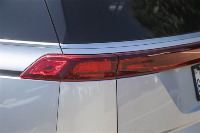 Certified 2022 Kia Carnival LX image 11