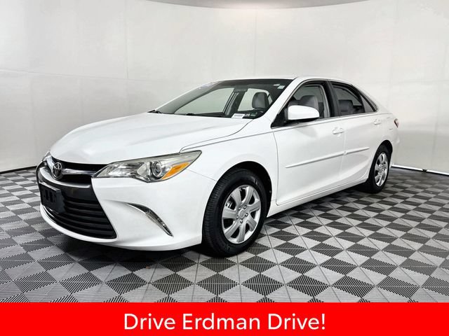Used 2017 Toyota Camry LE FWD image 3