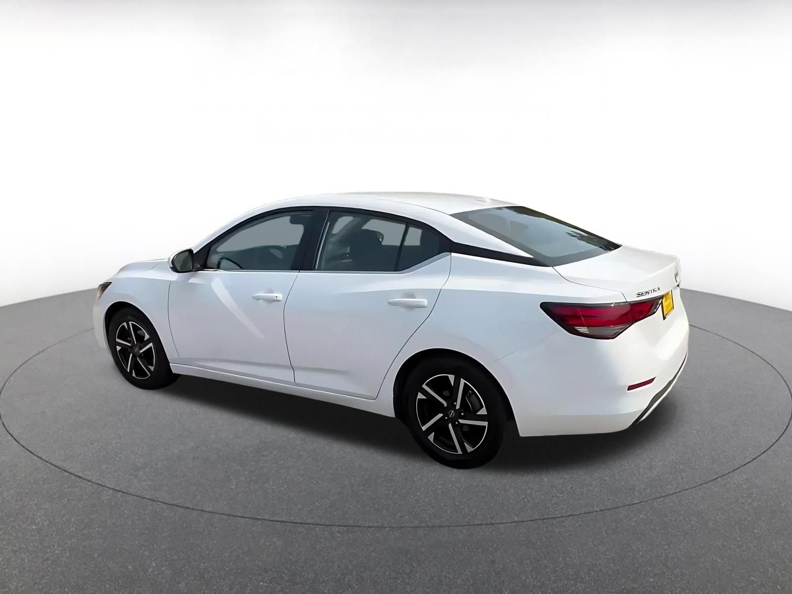 Used 2025 Nissan Sentra SV FWD image 9