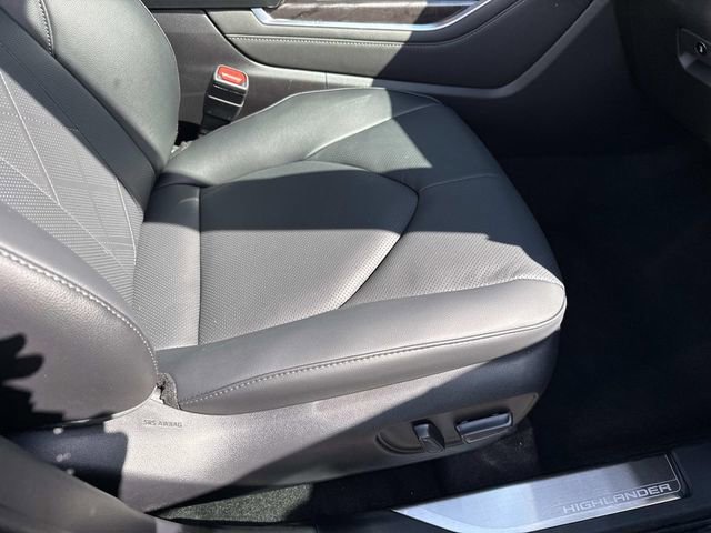 Used 2026 Toyota Highlander Platinum AWD/4WD image 10