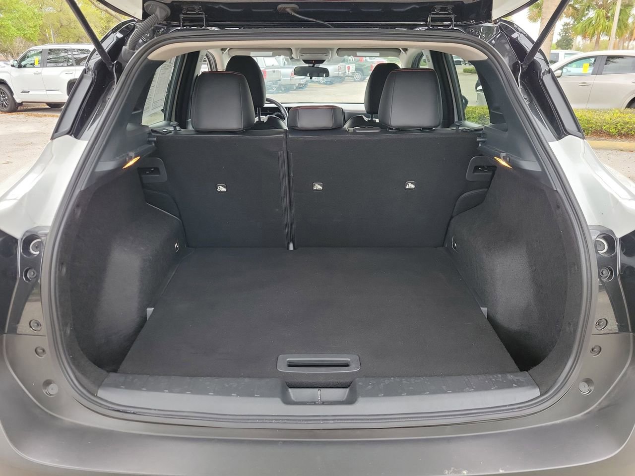 Used 2025 Nissan Kicks SR image 8