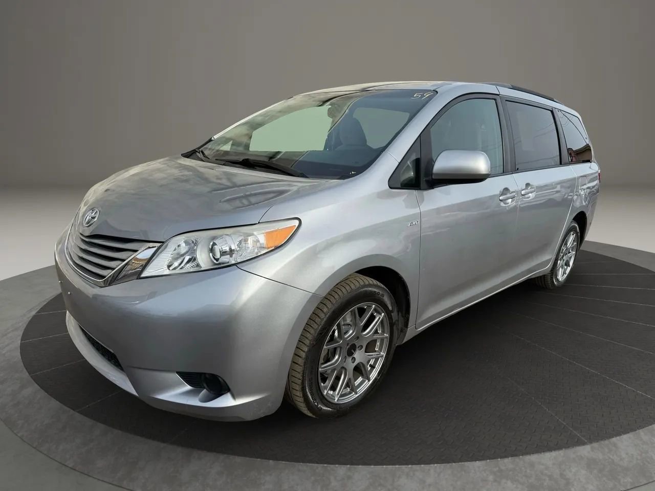 Used 2017 Toyota Sienna LE
