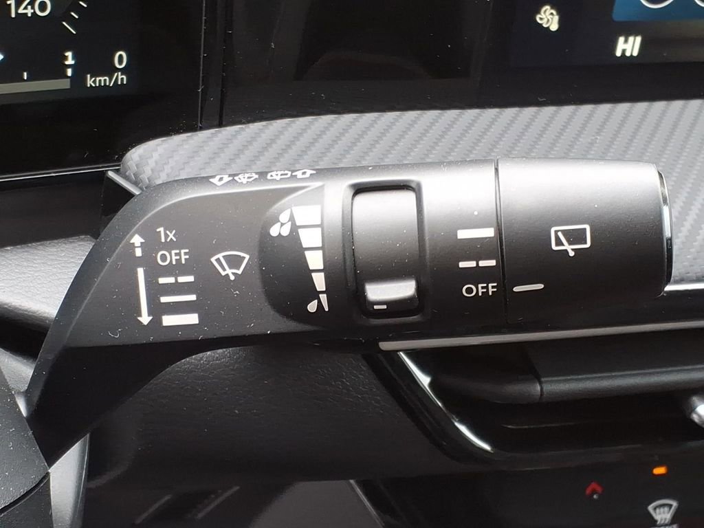 Used 2025 Nissan Kicks SR AWD/4WD image 22