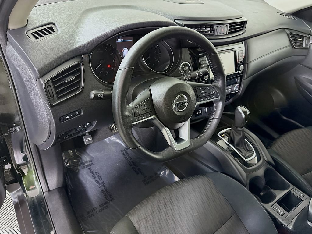 Used 2018 Nissan Rogue SV w/ Sun & Sound Touring Package image 19