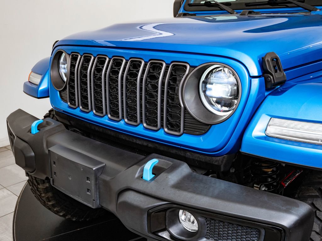 Used 2024 Jeep Wrangler Unlimited w/ LED Headlamp & Fog Lamp Group AWD/4WD image 3