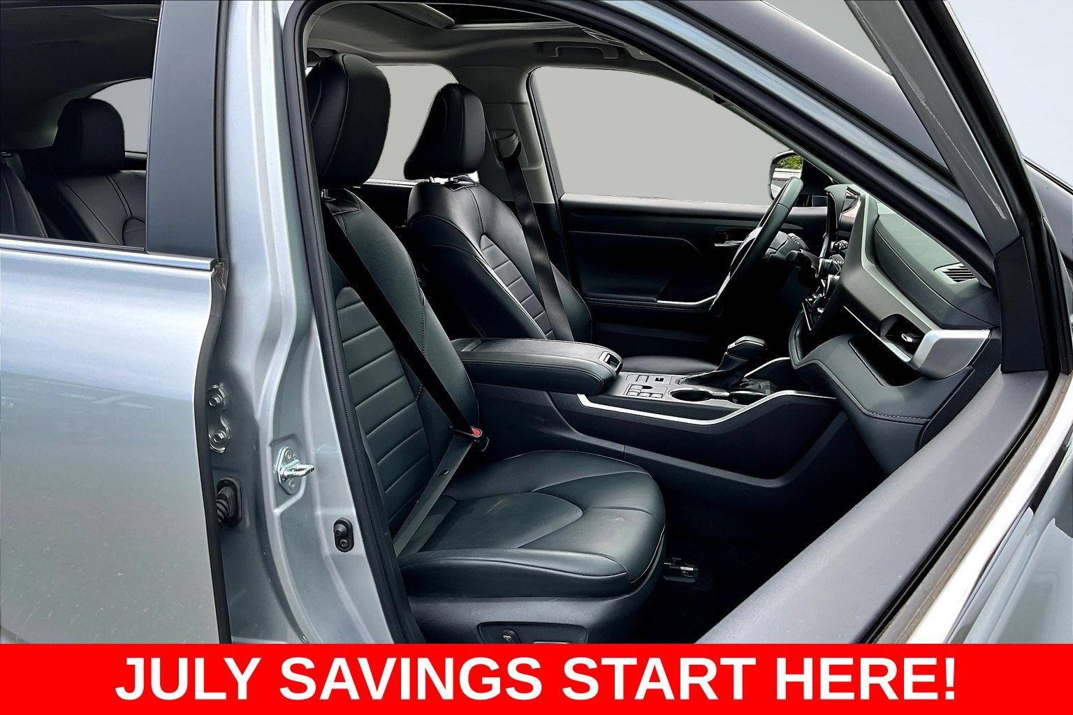 Used 2024 Toyota Highlander XLE AWD/4WD image 39