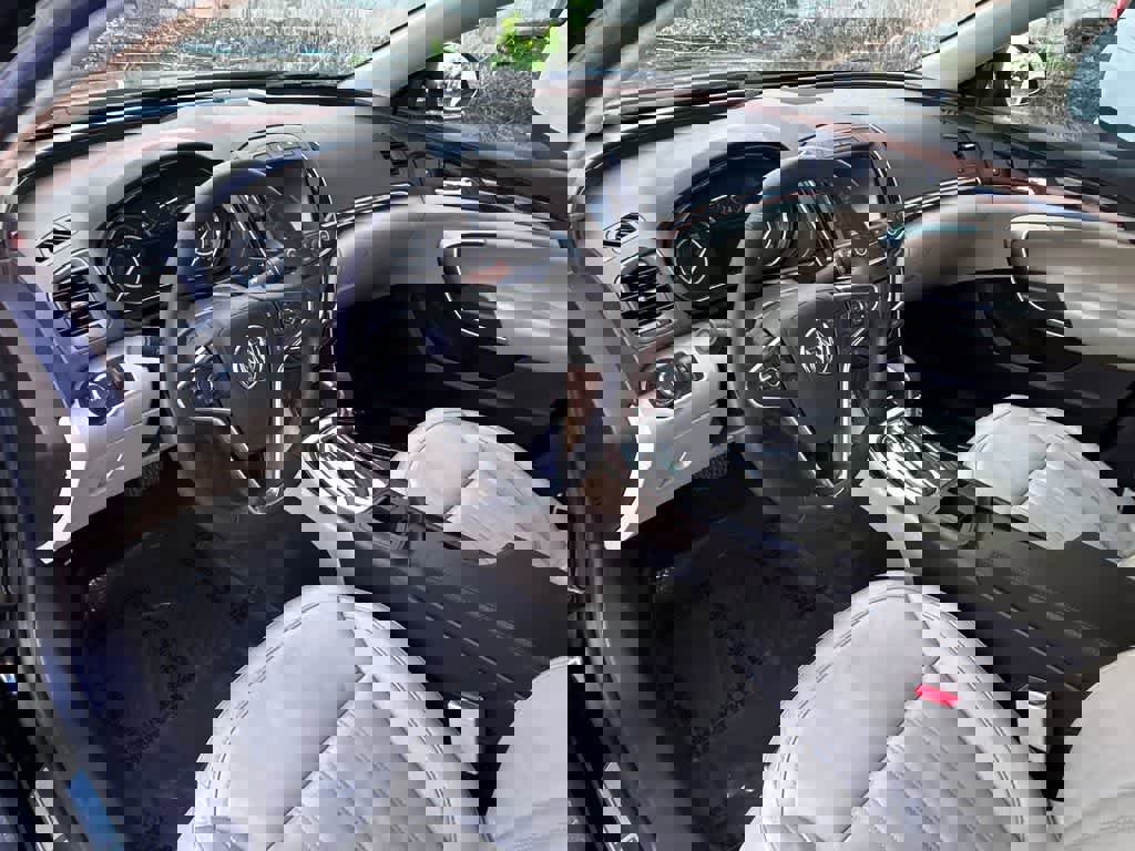 Used 2014 Buick Regal Premium image 2