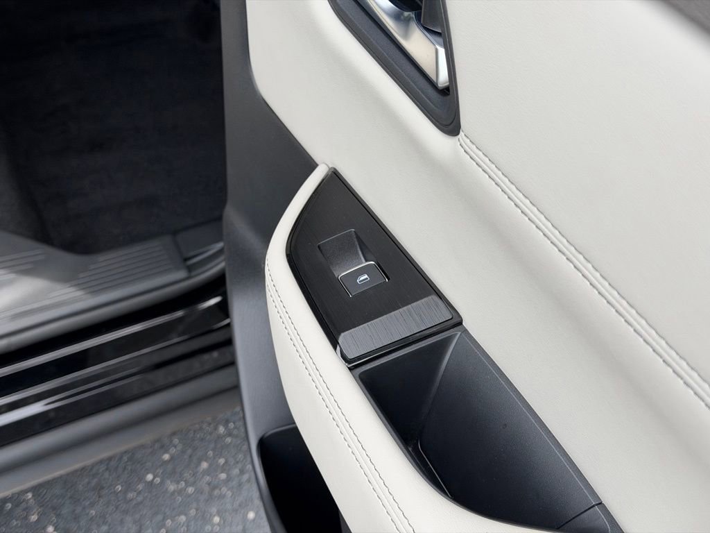Used 2025 Nissan Rogue SL FWD image 20