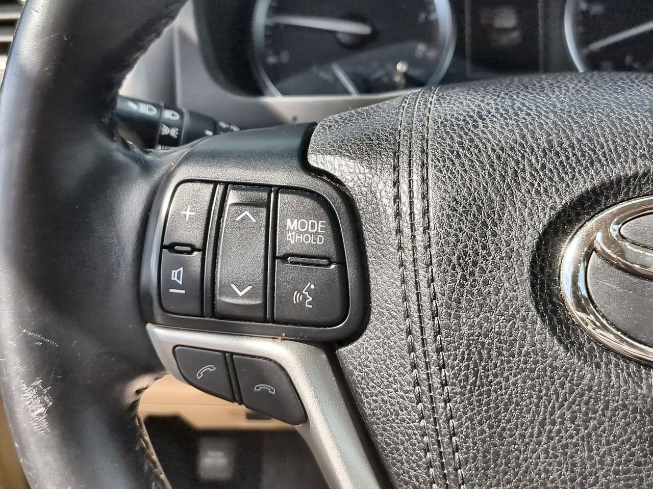 Used 2017 Toyota Highlander XLE FWD image 34