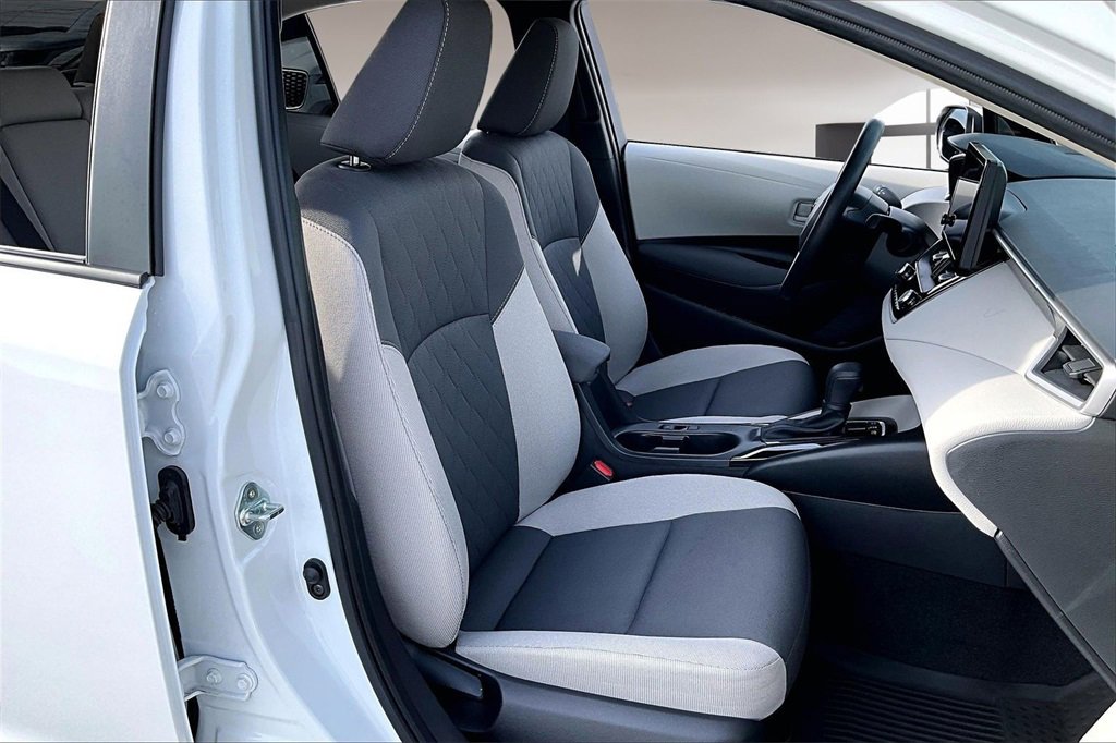 Used 2025 Toyota Corolla LE w/ LE Premium Package image 27