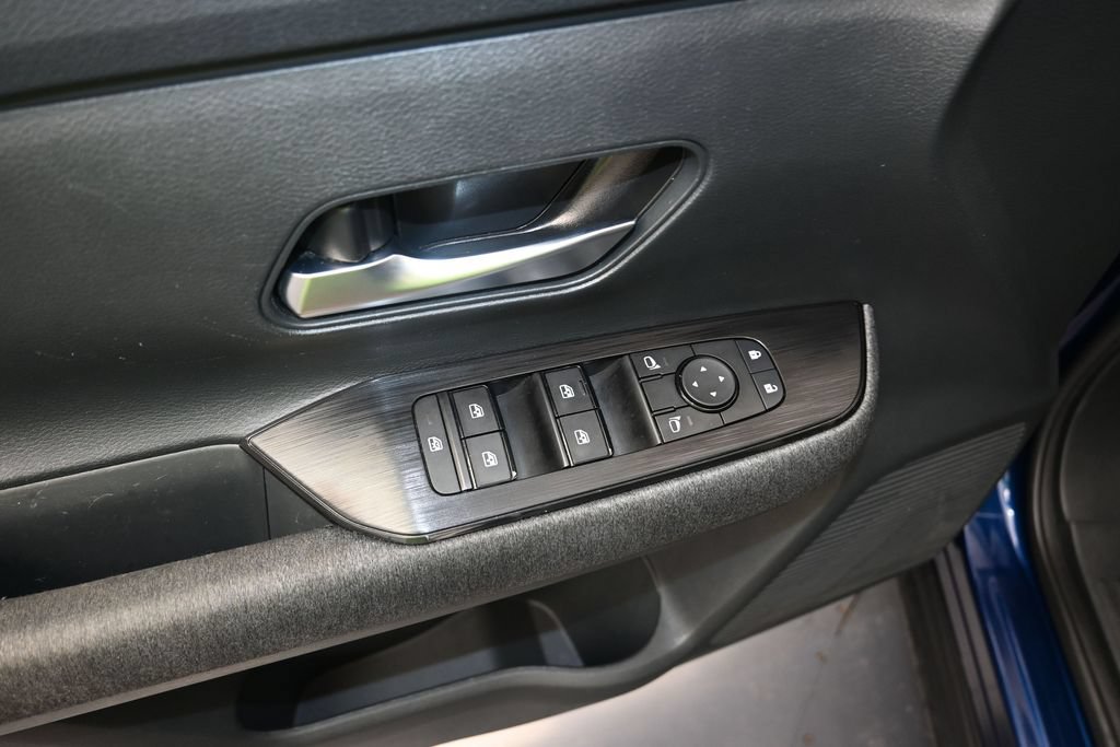 Used 2025 Nissan Kicks SV FWD image 11
