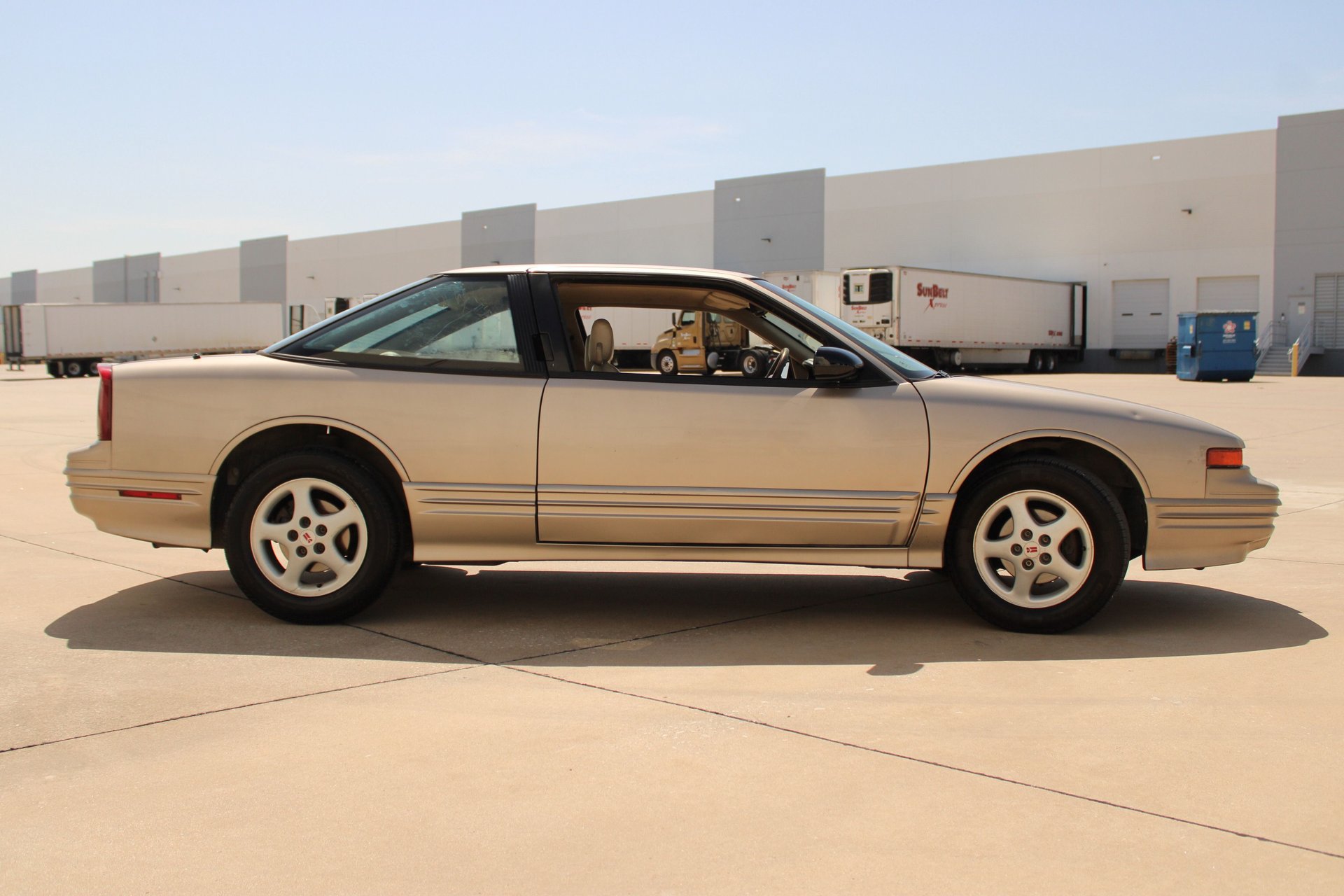 Used 1997 Oldsmobile Cutlass Supreme SL FWD image 18