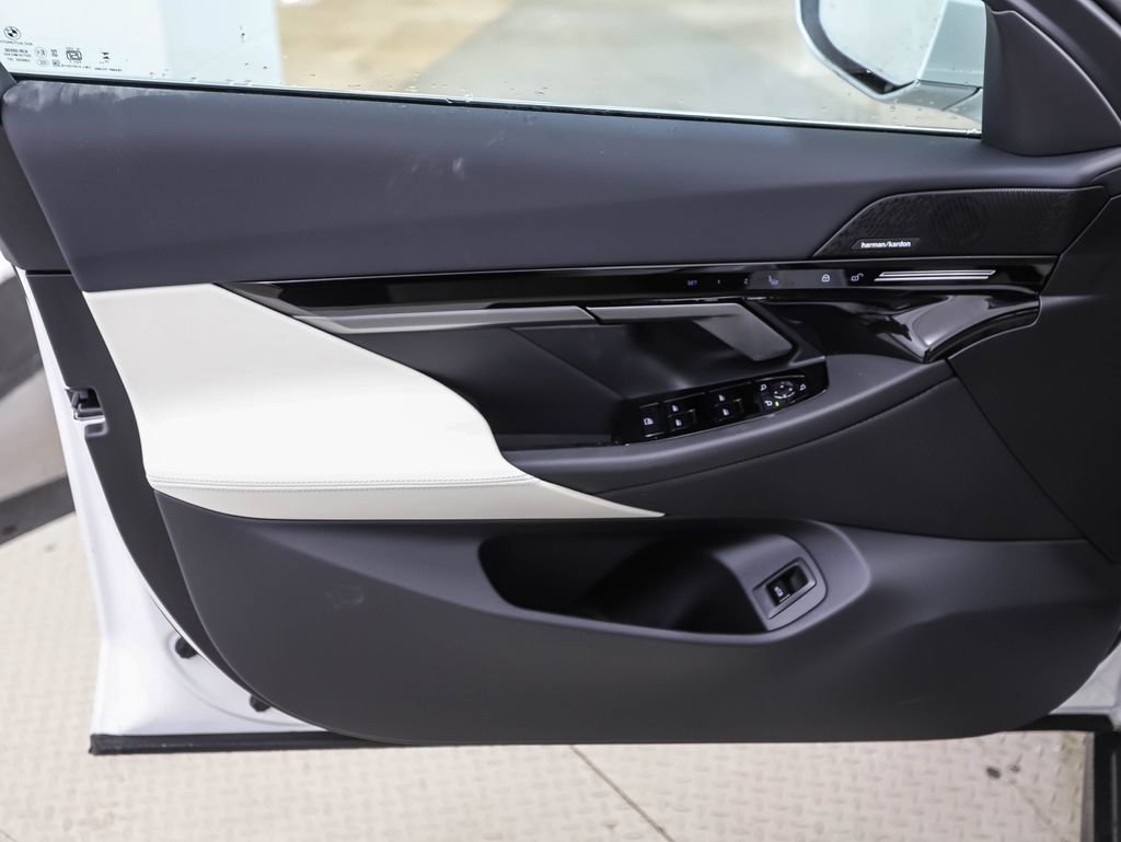 New 2026 BMW 530i xDrive w/ Premium Package image 9