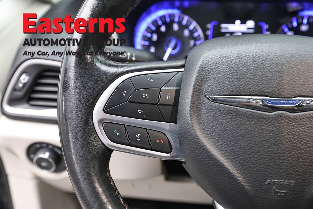 Used 2020 Chrysler Pacifica Touring-L FWD image 15