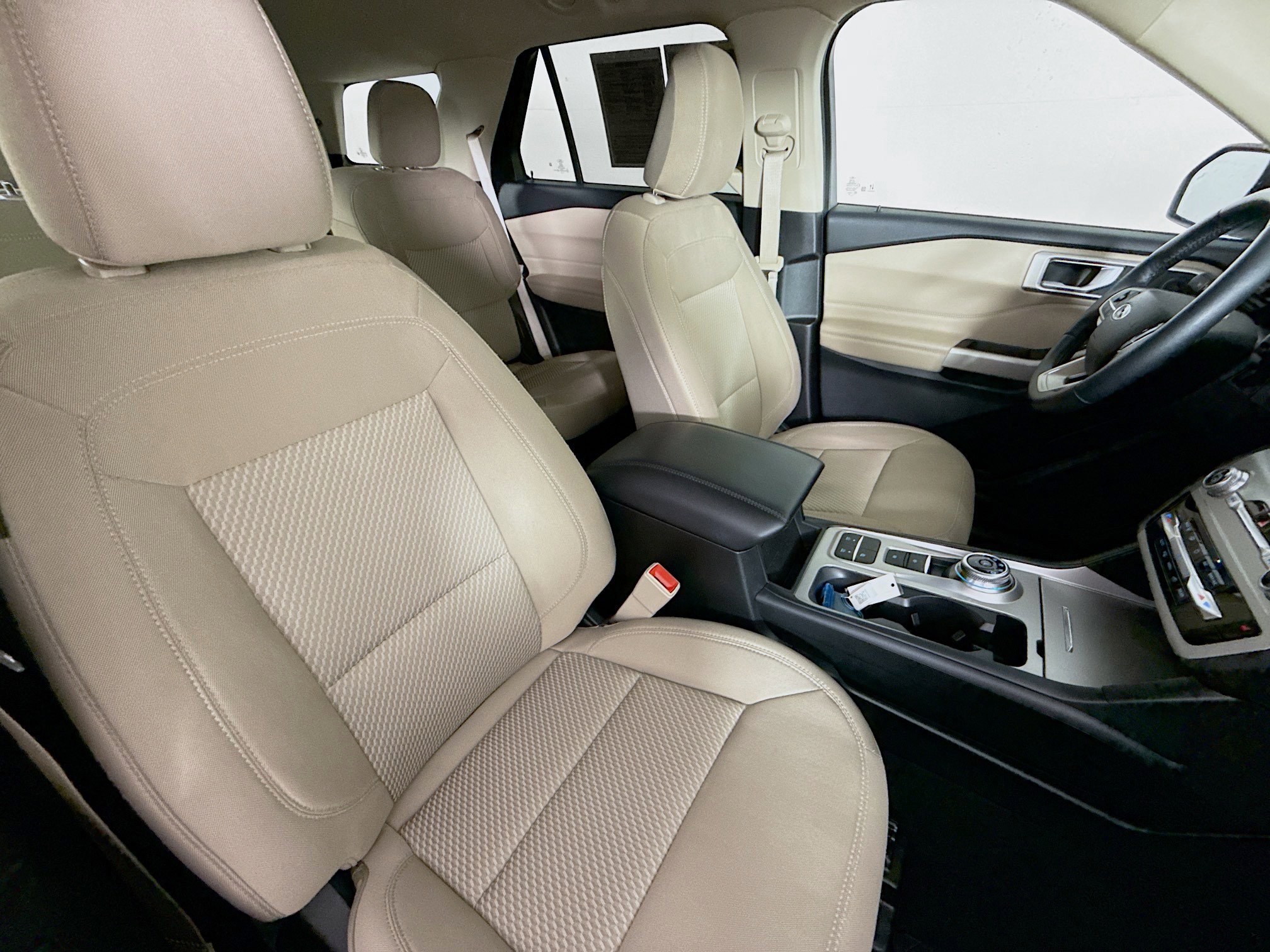 Used 2022 Ford Explorer XLT image 35