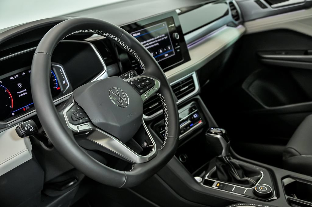 New 2026 Volkswagen Taos SEL AWD/4WD image 10