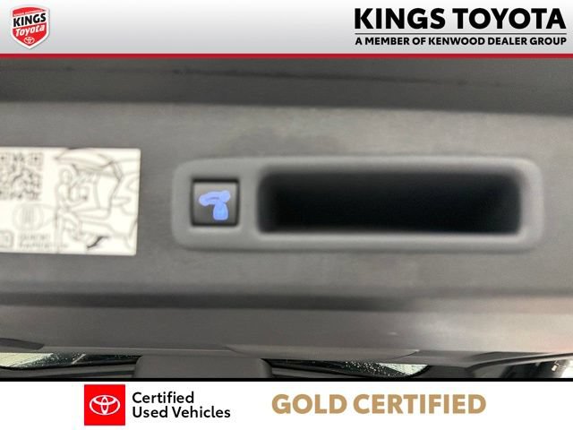 Used 2023 Toyota Sienna XLE FWD image 16