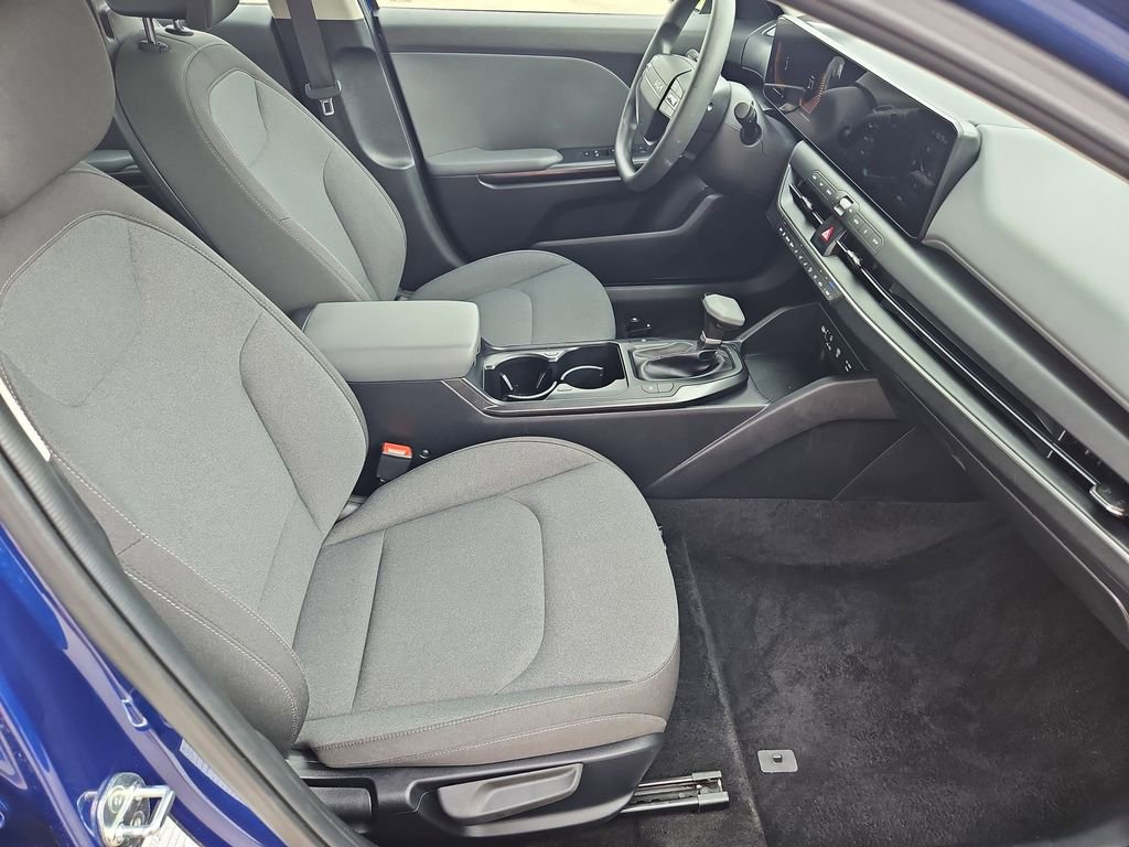 Used 2025 Kia K4 LXS image 30