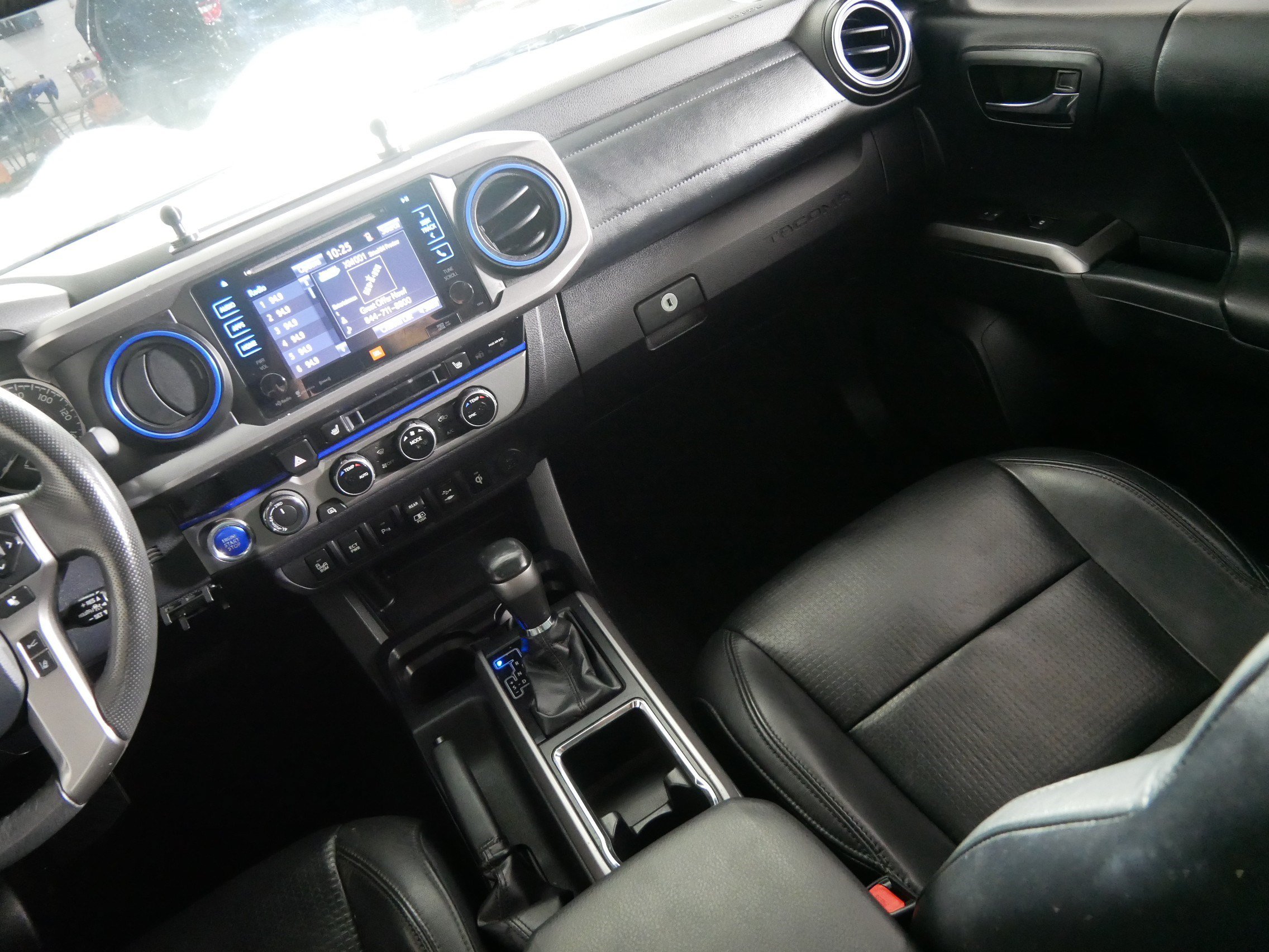 Used 2018 Toyota Tacoma Limited AWD/4WD image 11