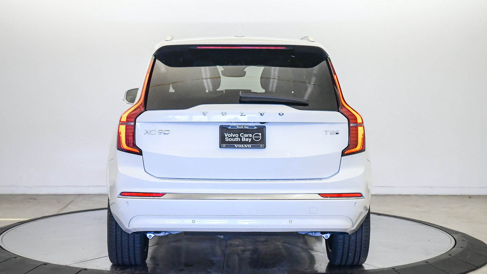 New 2026 Volvo XC90 T8 Plus w/ Protection Package AWD/4WD image 3