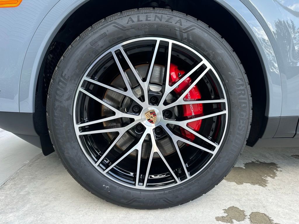 Used 2025 Porsche Cayenne S image 43