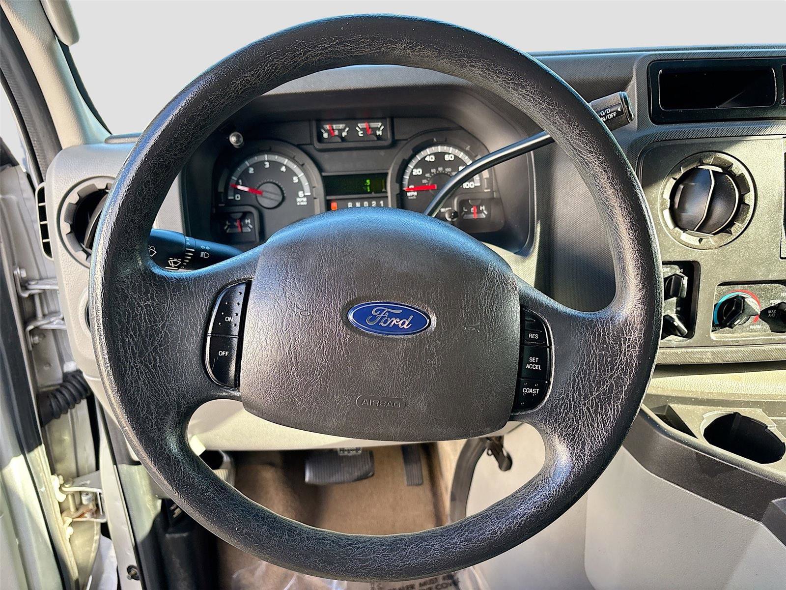 Used 2013 Ford E-350 and Econoline 350 XLT image 12