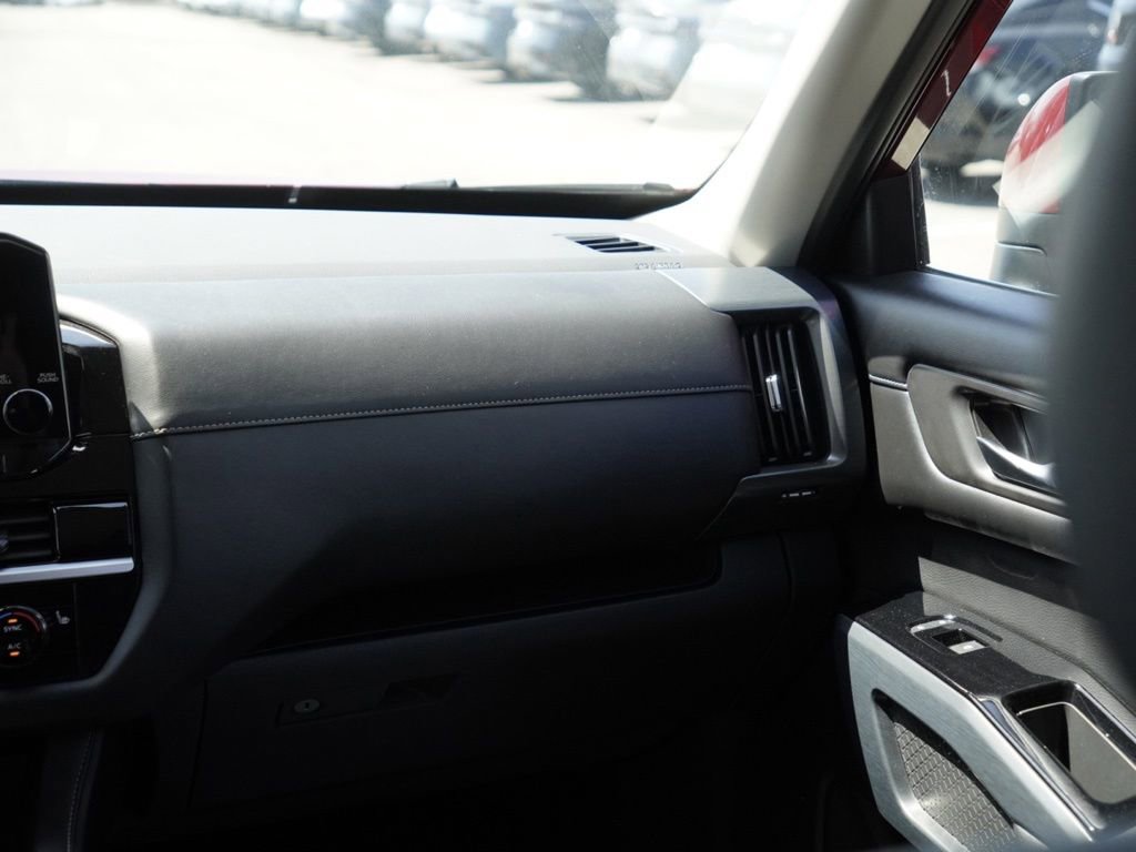 Used 2024 Nissan Pathfinder SL FWD image 20