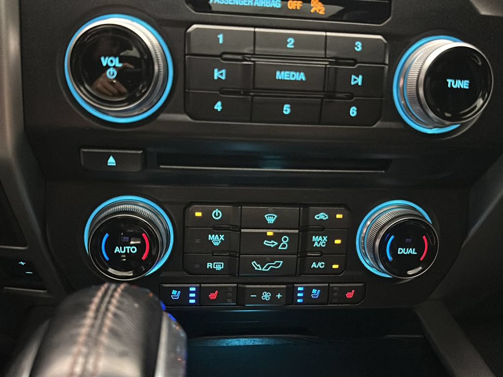 Used 2018 Ford F150 Platinum w/ Equipment Group 701A Luxury AWD/4WD image 32