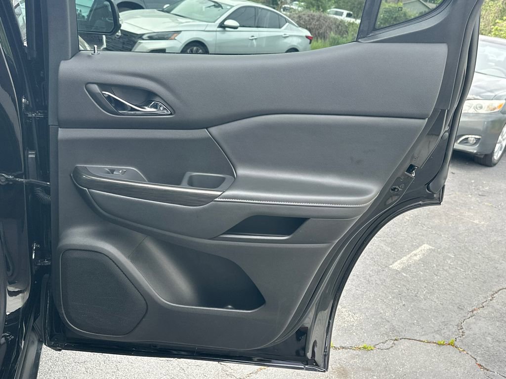 Used 2023 GMC Acadia SLT w/ Preferred Package image 17