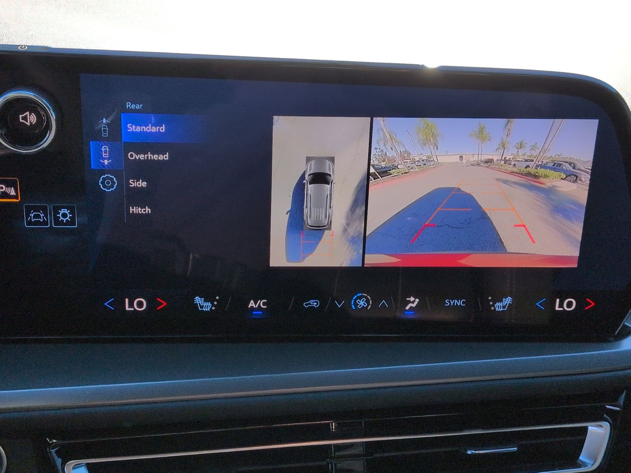 Used 2025 Chevrolet Traverse LT w/ Midnight/Sport Edition image 25