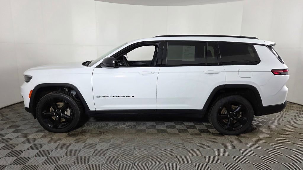 Used 2023 Jeep Grand Cherokee L Laredo image 5