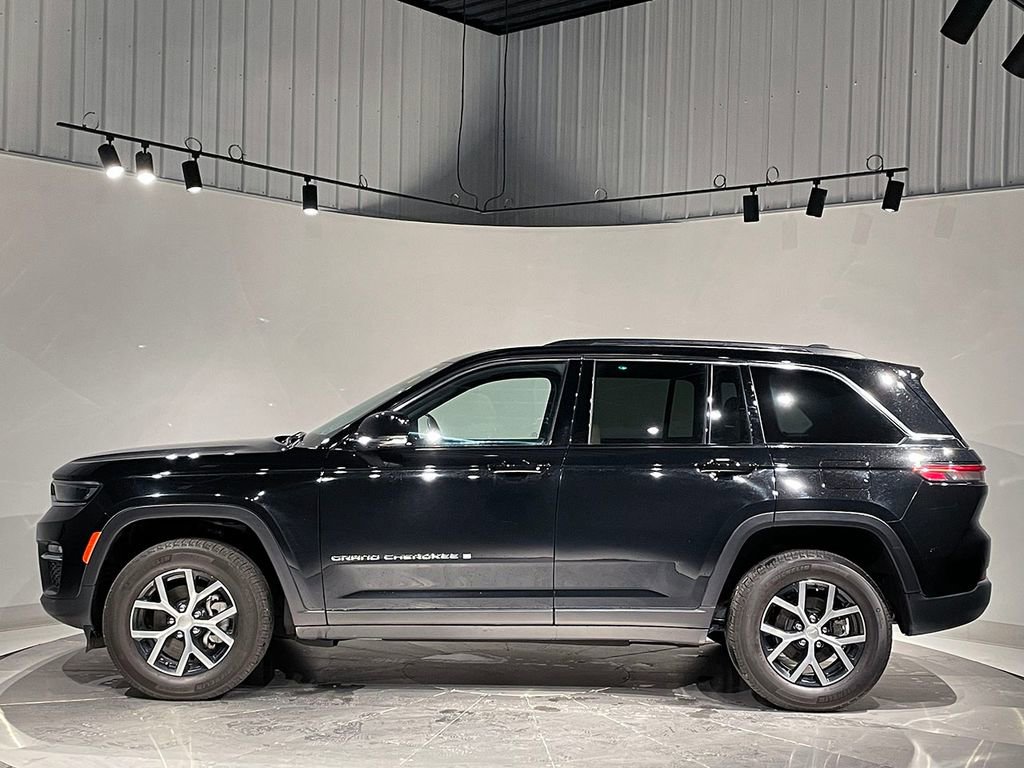 Used 2023 Jeep Grand Cherokee Limited AWD/4WD image 16