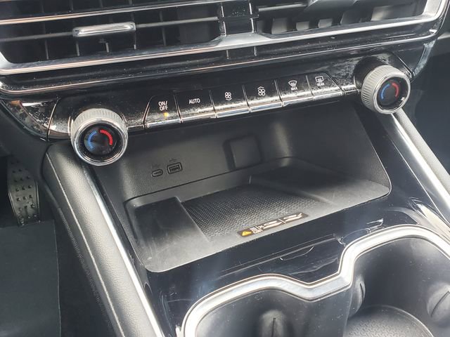 Used 2024 Chevrolet Traverse LT w/ LPO, Floor Liner Package image 32