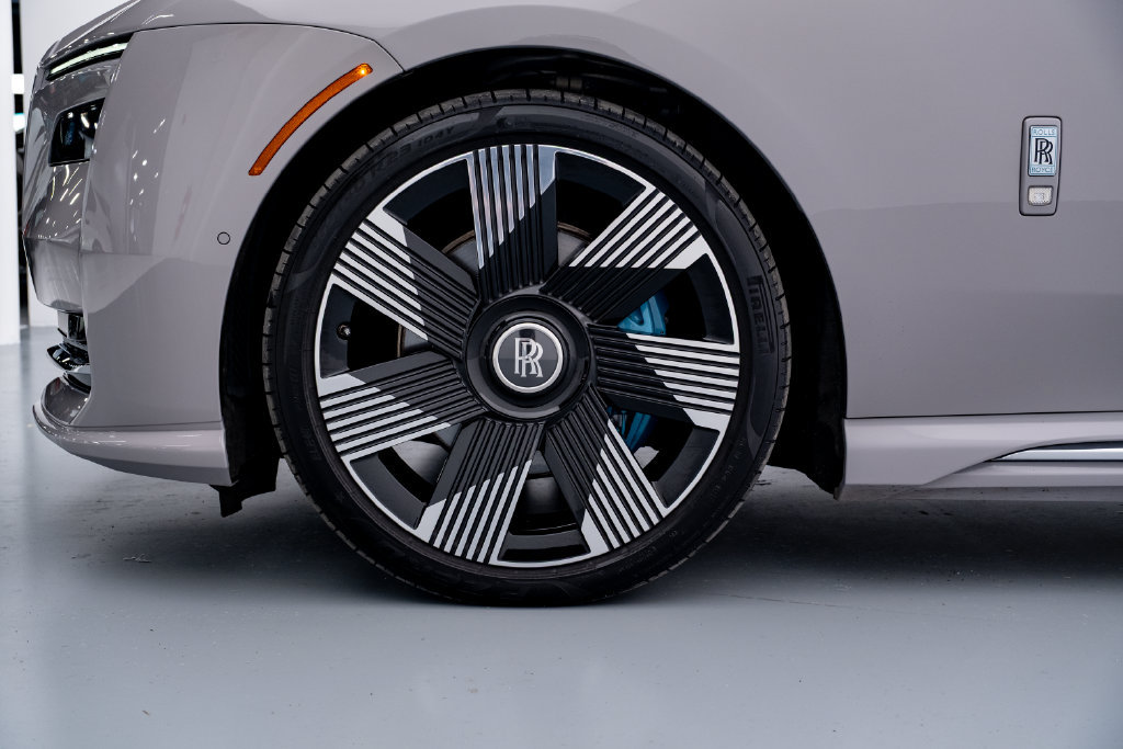 Used 2024 Rolls-Royce Spectre w/ Spectre Launch Package AWD/4WD image 8