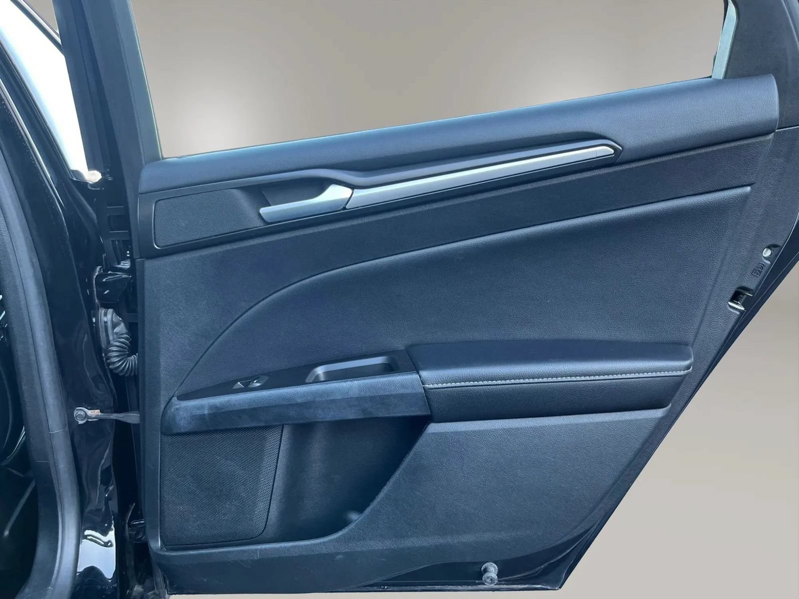 Used 2018 Ford Fusion Titanium FWD image 17