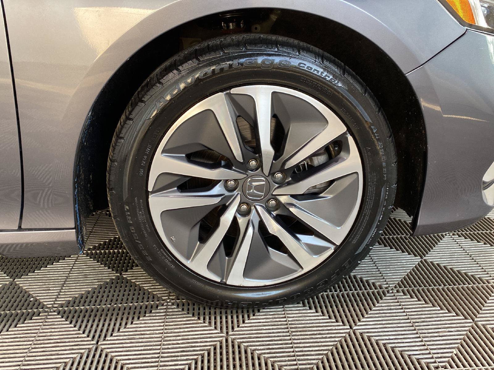 Used 2018 Honda Accord Touring image 10