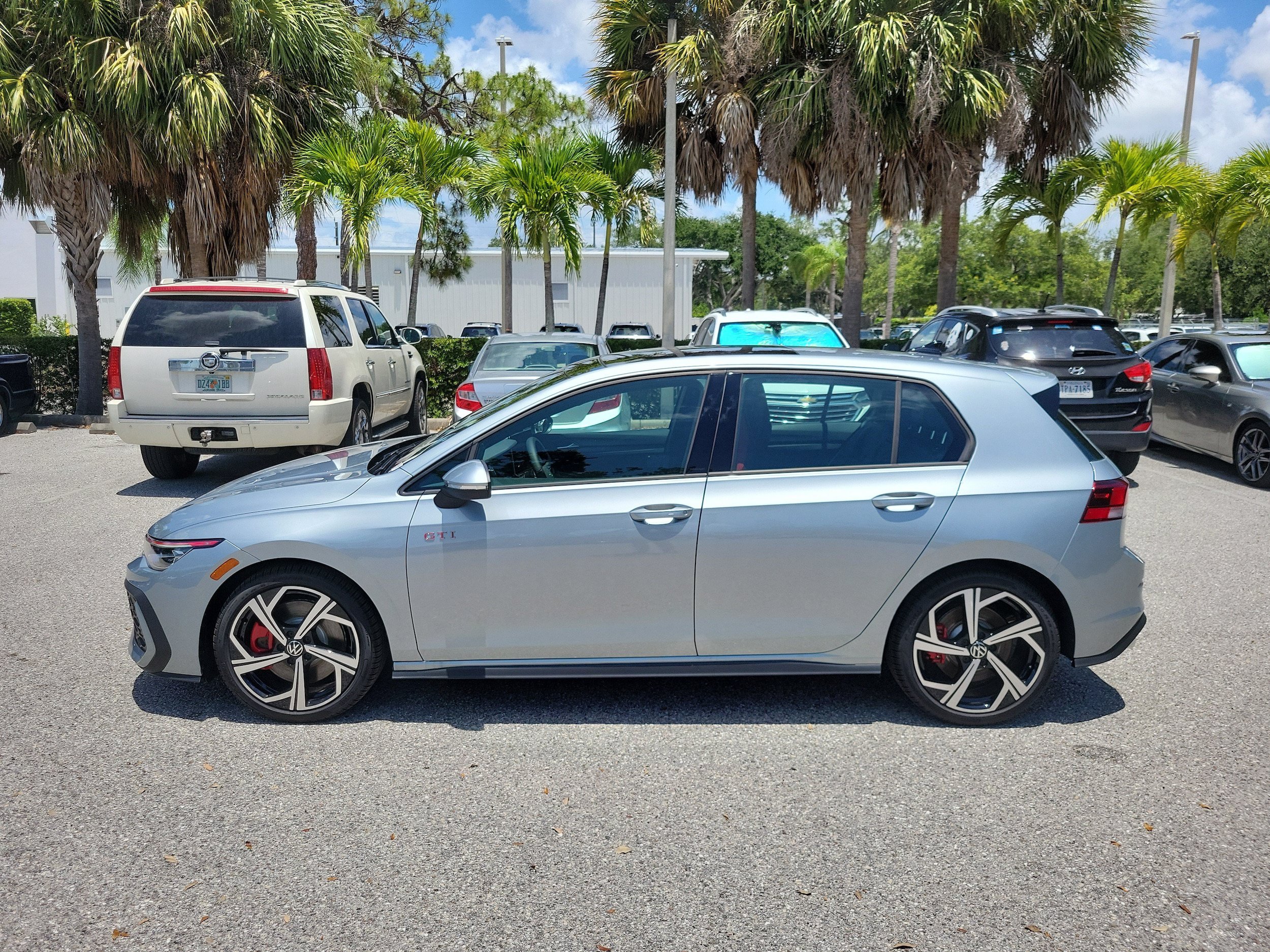New 2026 Volkswagen GTI SE FWD image 7