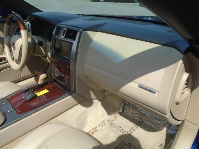Used 2007 Cadillac XLR RWD image 13