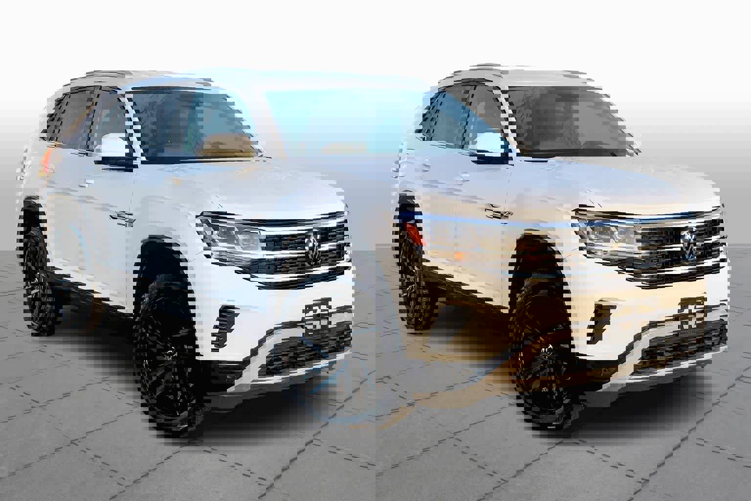 Used 2022 Volkswagen Atlas Cross Sport SE image 2