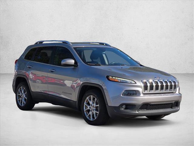 Used 2016 Jeep Cherokee Latitude w/ Cold Weather Group image 3