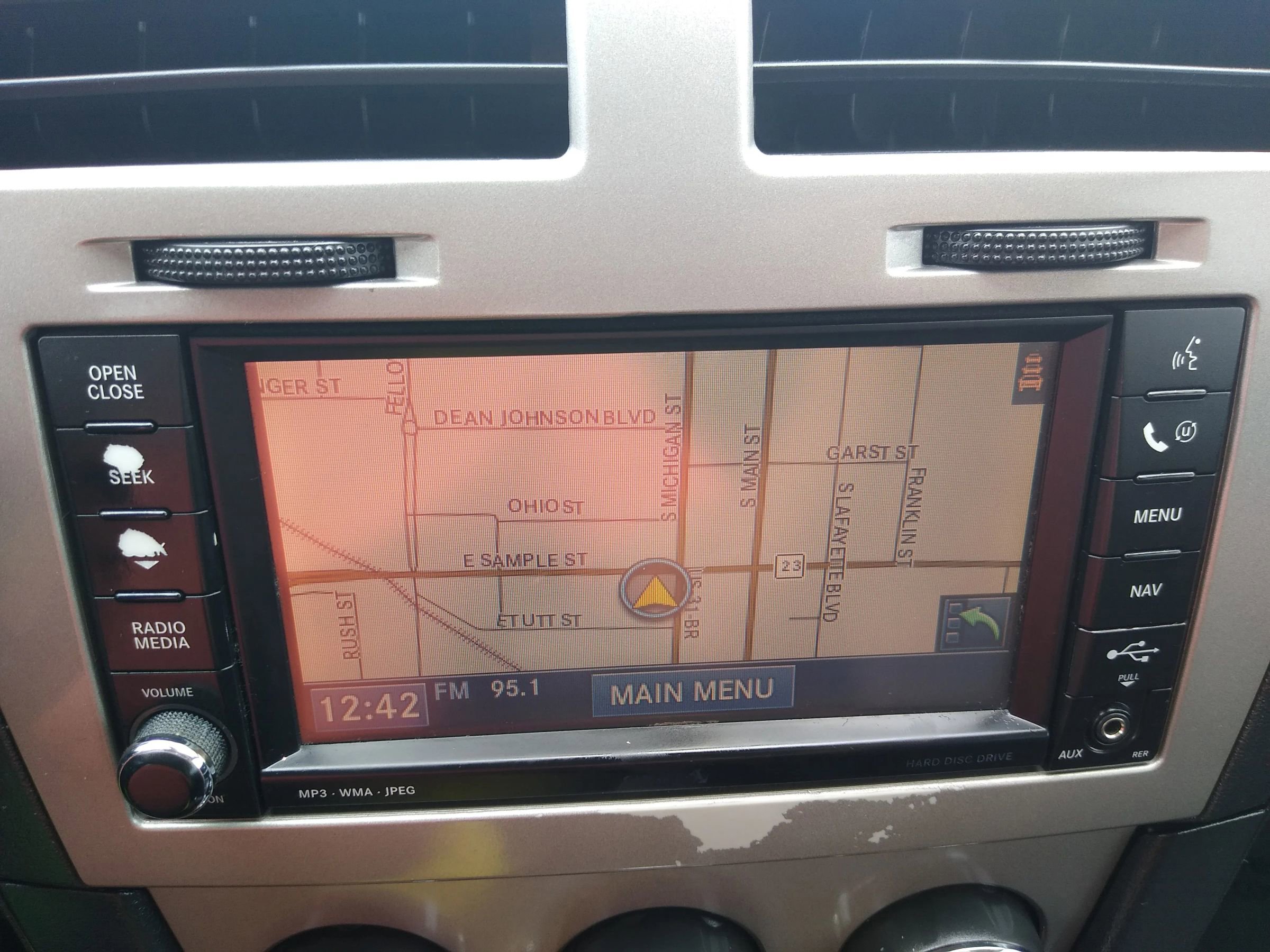 Used 2010 Dodge Avenger R/T w/ Navigation & Sound Group I image 17