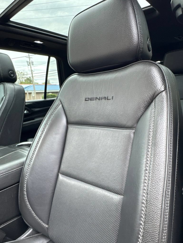 Used 2022 GMC Yukon Denali AWD/4WD image 16