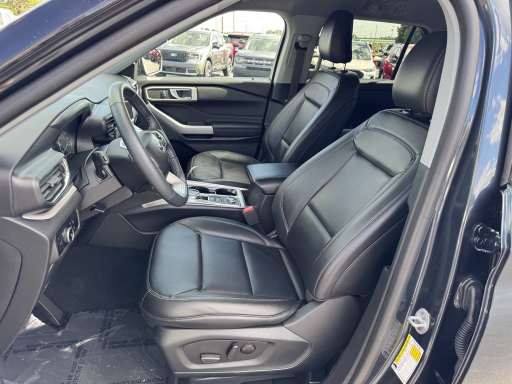 Used 2023 Ford Explorer XLT w/ Equipment Group 202A image 18