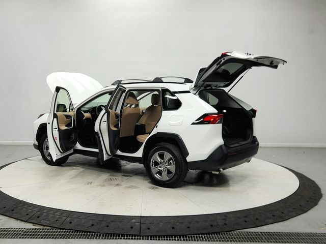 Used 2023 Toyota RAV4 LE AWD/4WD image 14