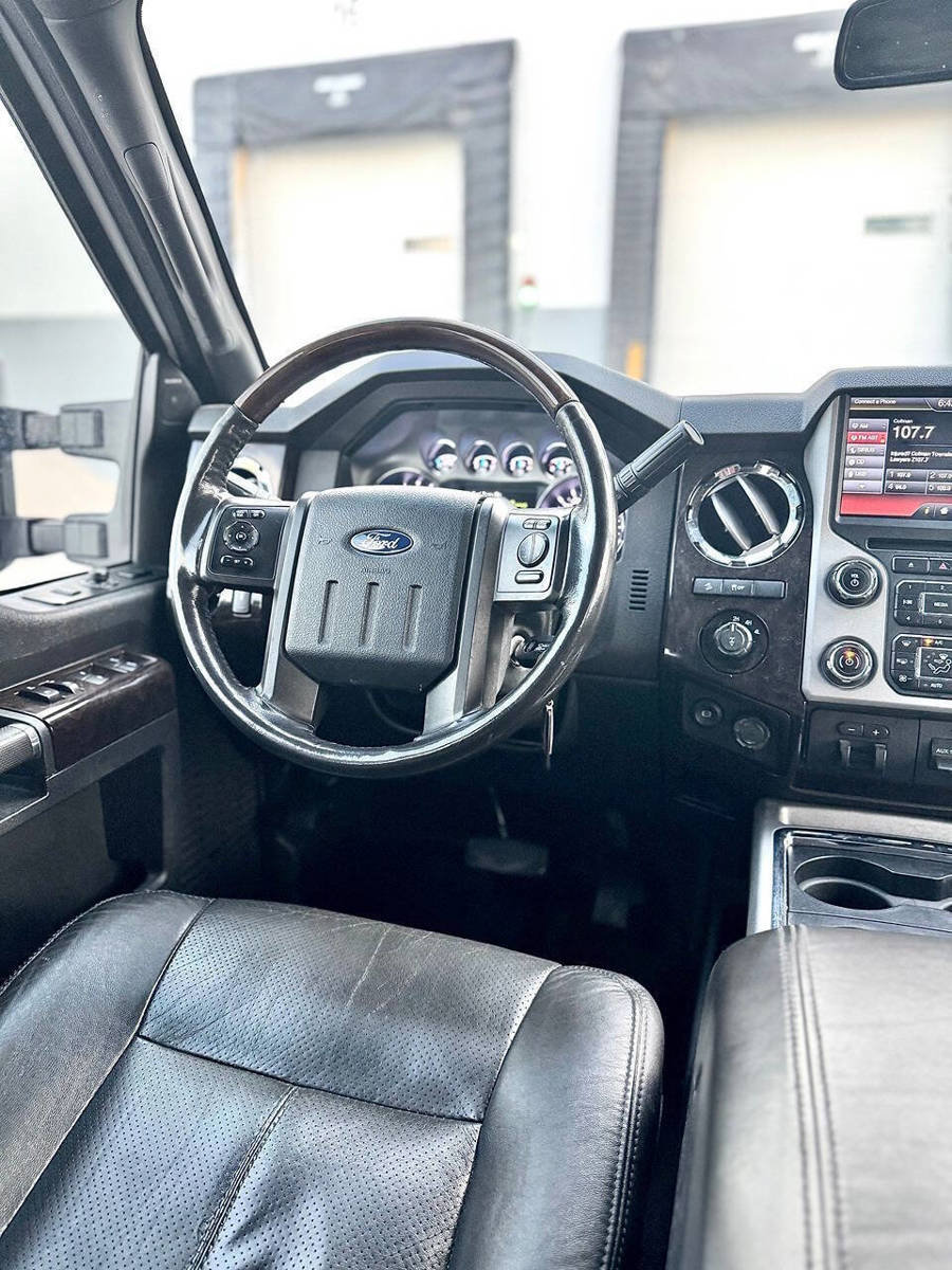 Used 2016 Ford F250 Platinum w/ Platinum Package AWD/4WD image 30