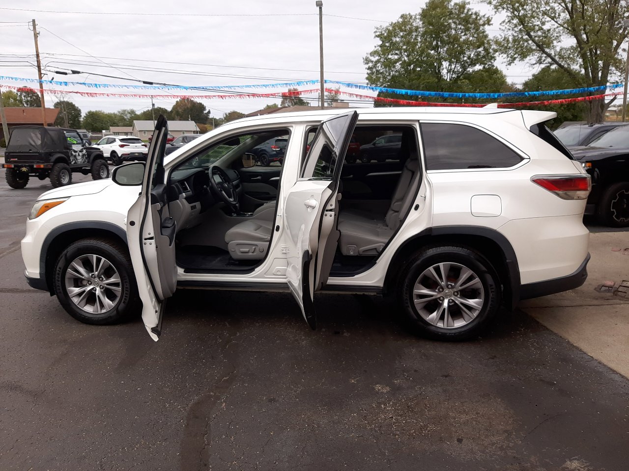 Used 2015 Toyota Highlander XLE image 9