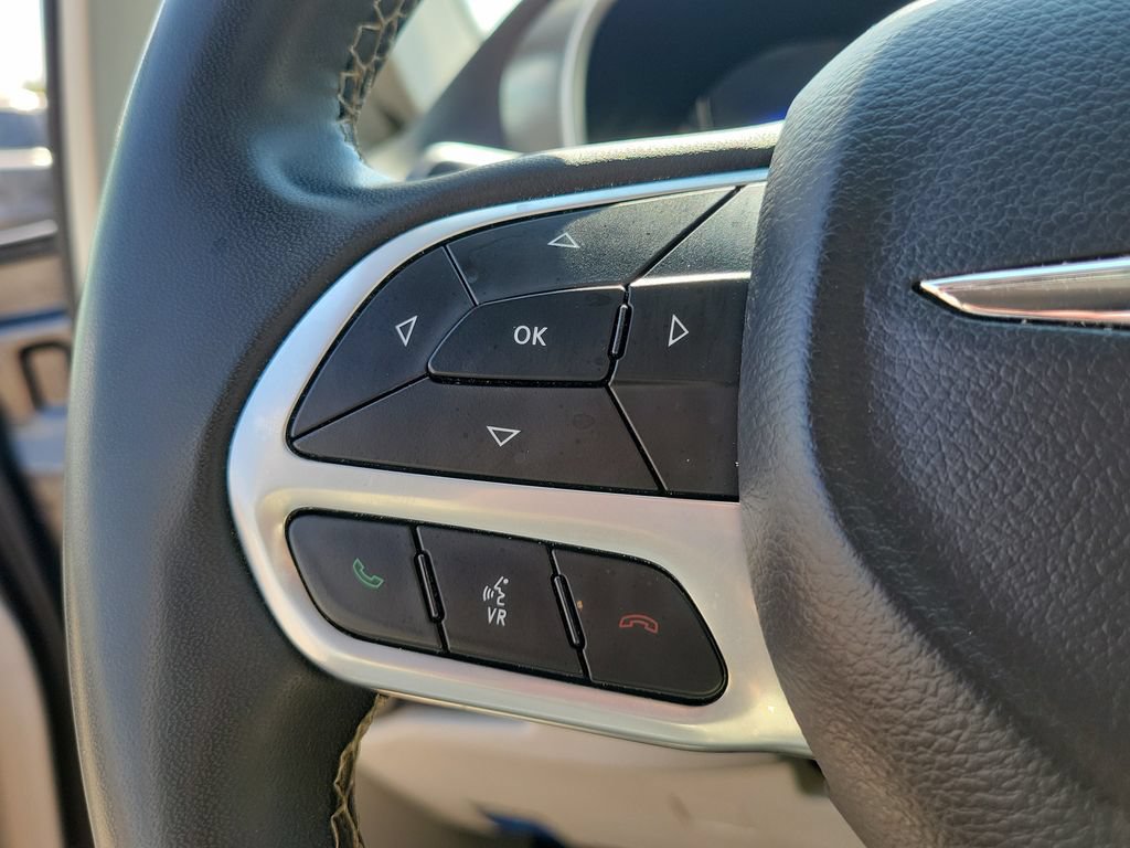 Used 2023 Chrysler Pacifica Touring-L FWD image 24