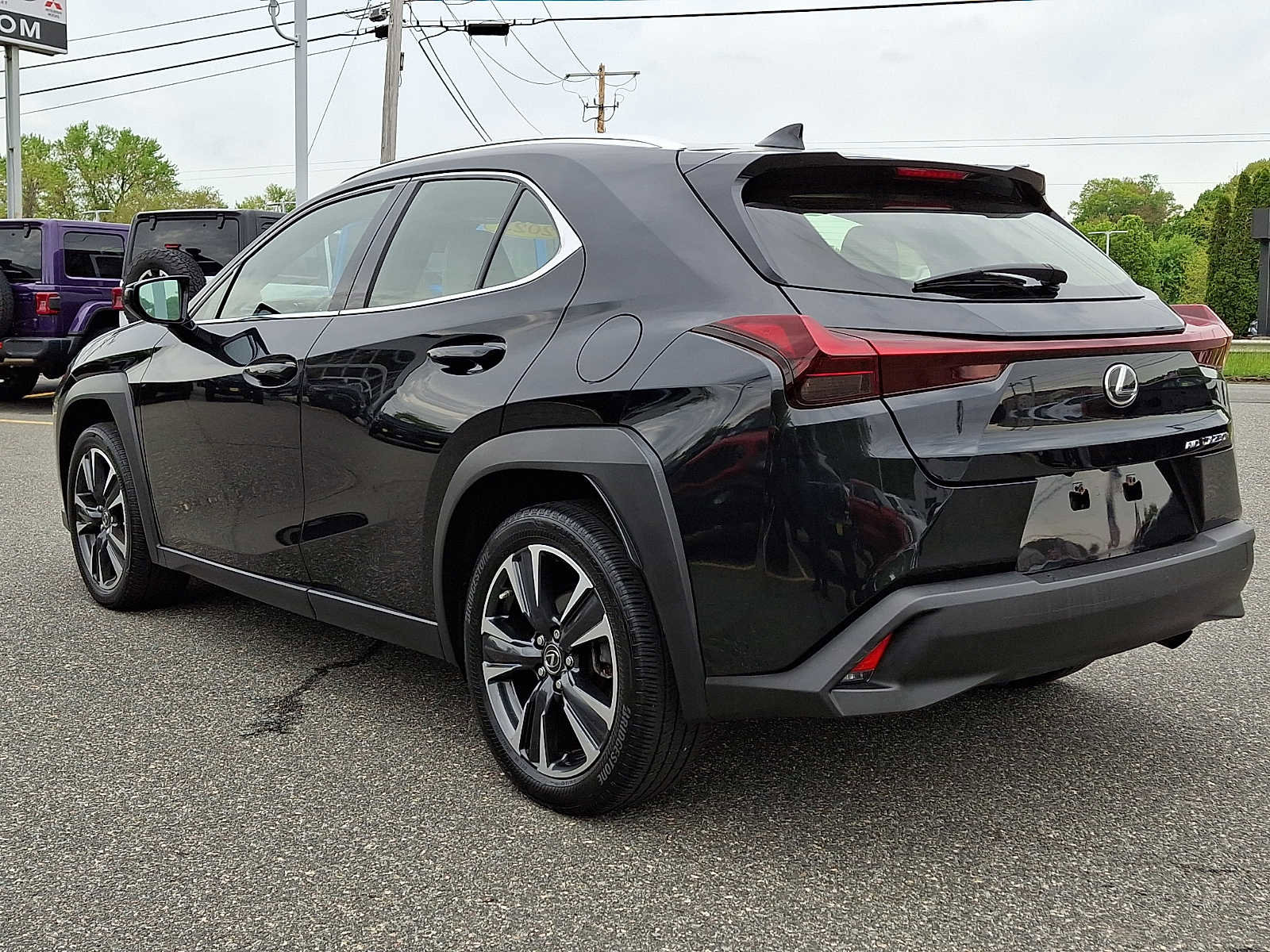 Used 2023 Lexus UX 250h AWD w/ Accessory Package (Z2) image 4