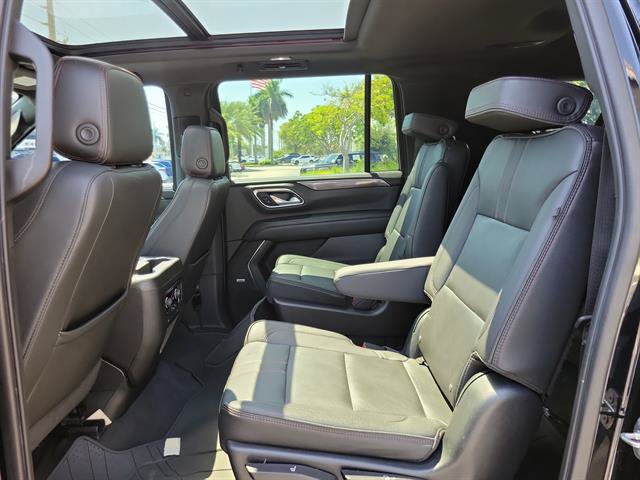 Used 2022 Chevrolet Suburban RST w/ Luxury Package RWD image 10