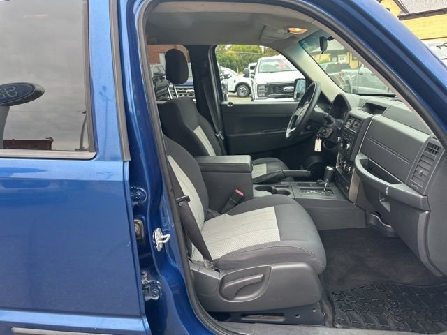 Used 2010 Jeep Liberty Sport w/ Popular Equipment Group AWD/4WD image 21
